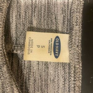 Old Navy Men's Sweater in Gray